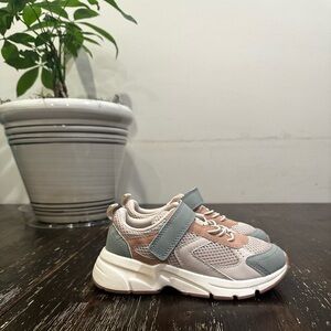 H&M KIDS SNEAKERS FOR TODDLER SIZE 1